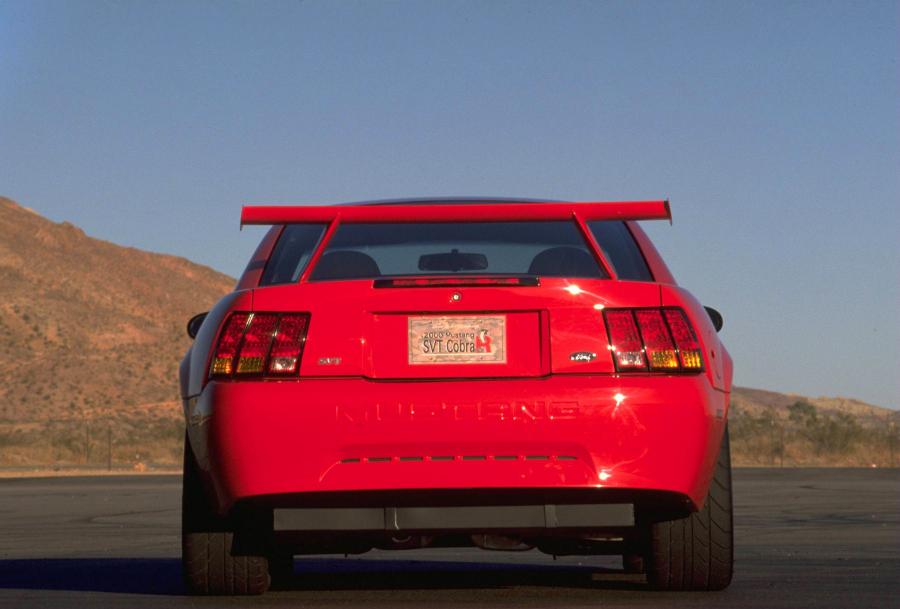  Ford Mustang SVT Cobra R 2000 года  (фото 21 из 128)